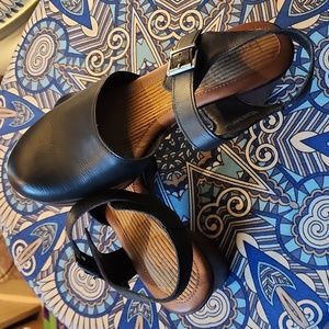 Women BØC Natasha Clogs NWOT